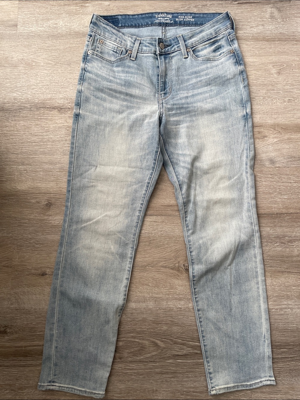 Levi’s Signature | Mid Rise Slim cuffed jeans size 8